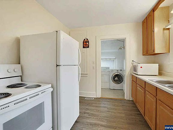 5th image of 990 Highland Ave NE