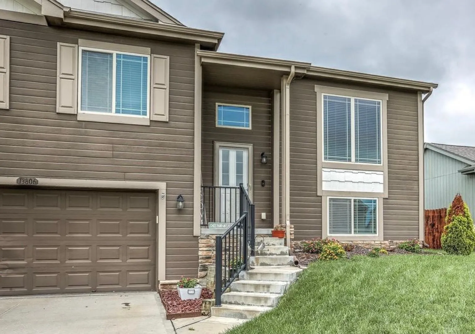 3 Bedroom Home in Bellevue! — Photo 4