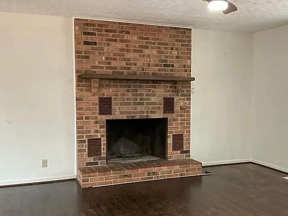 4th image of 229 Washington St