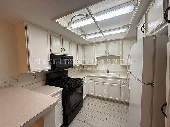 2nd image of 848 Woodland Ave APT 10