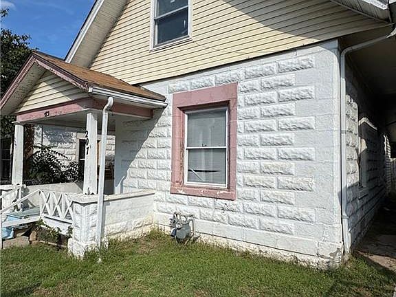 2nd image of 207 S Bethany St