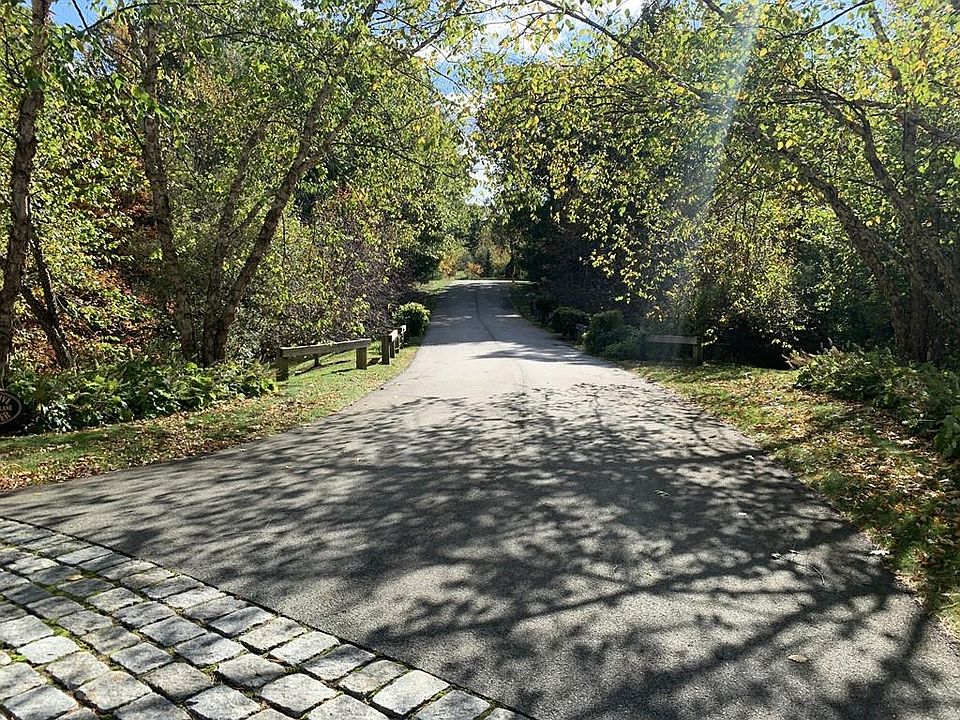 1st image of 6 Blackhorse Ln
