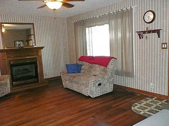 3rd image of 928 Cottage Ave