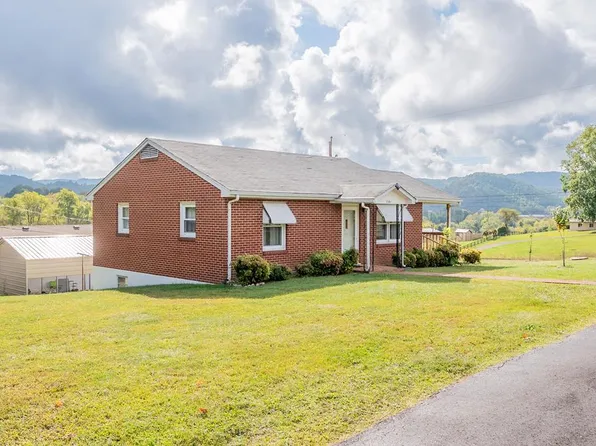 721 McIntyre Pl, Marion, VA 24354