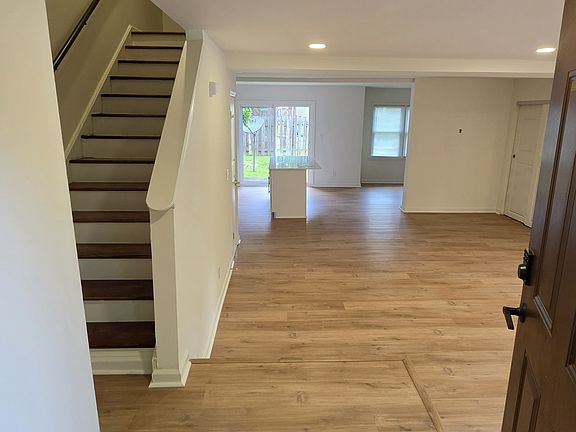 4th image of 3100 Meadow Mere W