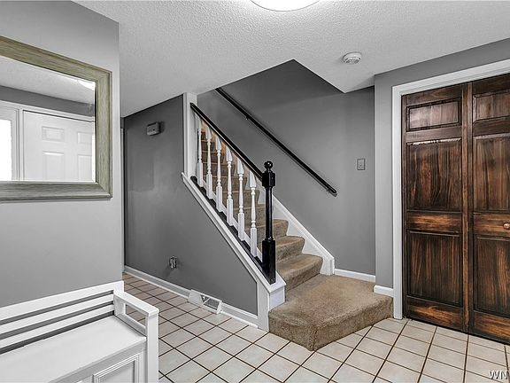 3rd image of 26 Camelot Dr