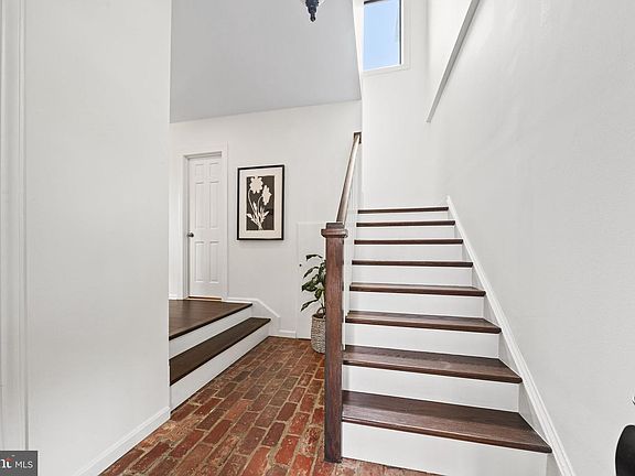 4th image of 228 S Alfred St