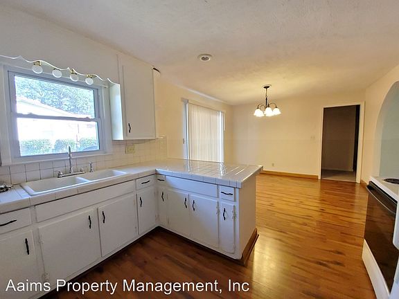 4th image of 4962 Pinewood Dr