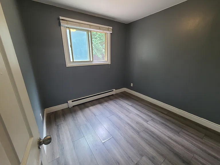 669 Victoria St #1 — Photo 15