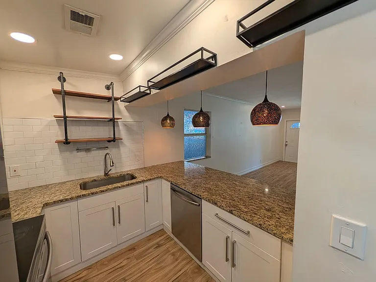 1629 NW 5th Ave — Photo 8