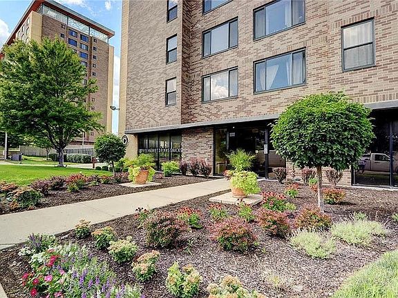 3rd image of 700 E 8th St Unit 9H