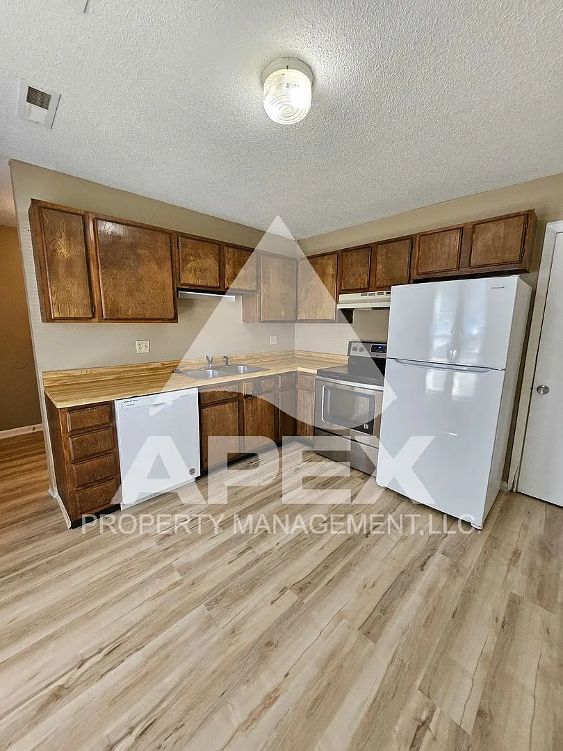 424 Cross Creek — Photo 4