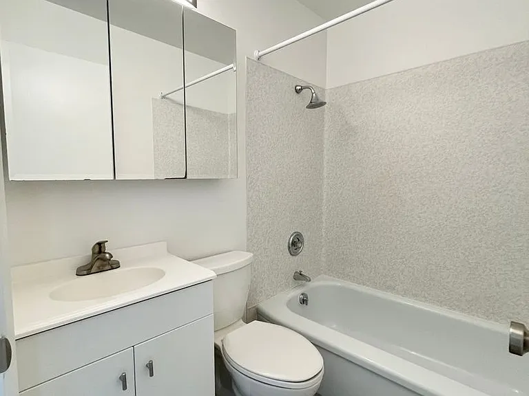 Village Vista Apartments — Photo 29
