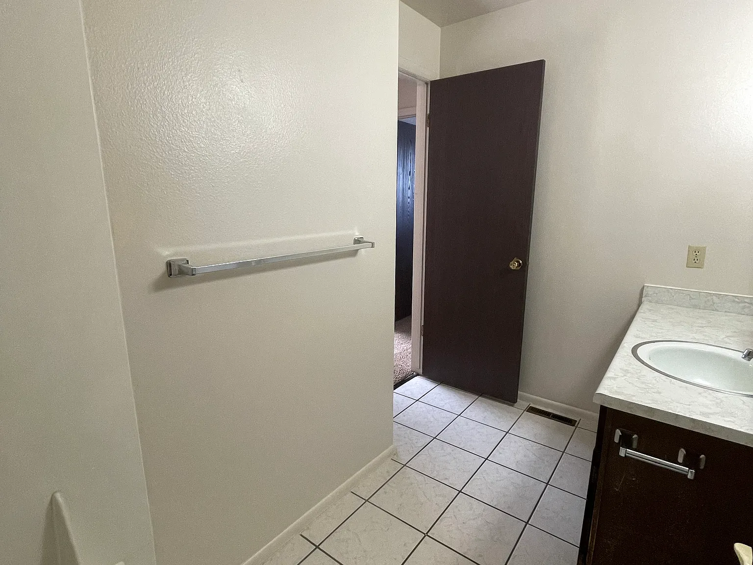 2 bed, 1.5 bath, 1150 sqft, $1,330 — Photo 4