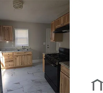 9526 Harrison St — Photo 4