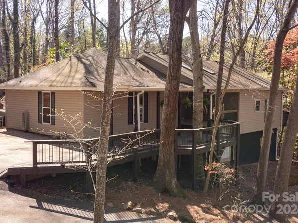 1177 Molokai Dr, Tega Cay, SC 29708