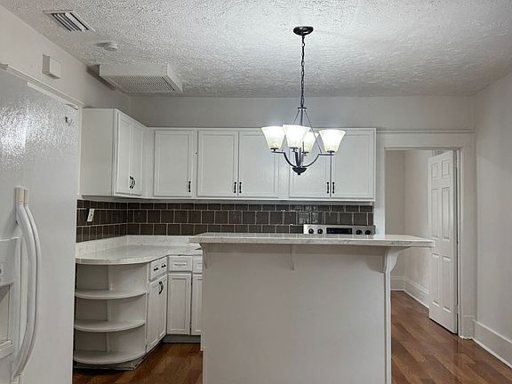 3rd image of 340 W 23rd St