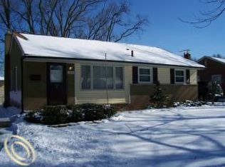 11046 Hillcrest St, Livonia, MI 48150