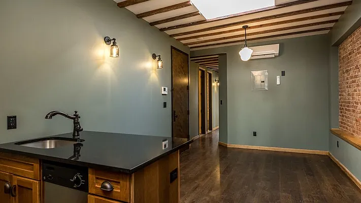 Rented by Nooklyn NYC LLC | media 84