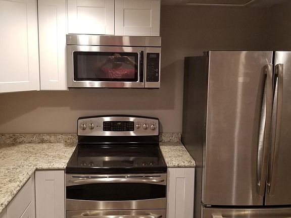 3rd image of 909 1/2 Cherry St
