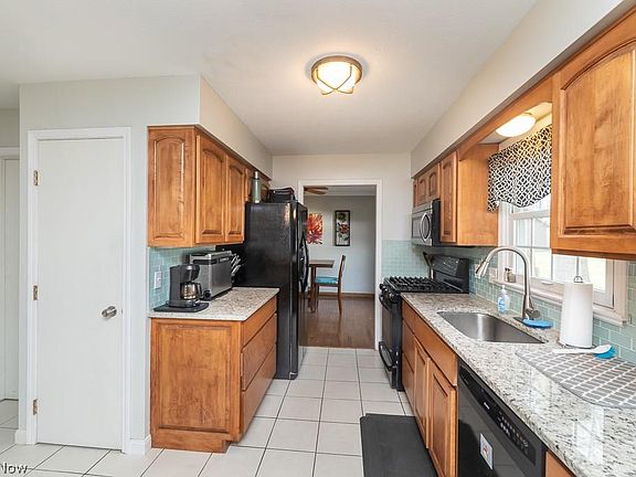 5th image of 20690 Chestnut Dr