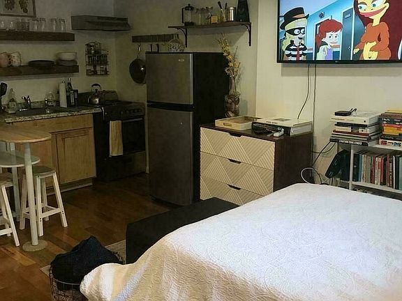 4th image of 107 Jefferson Ave Unit 1-B