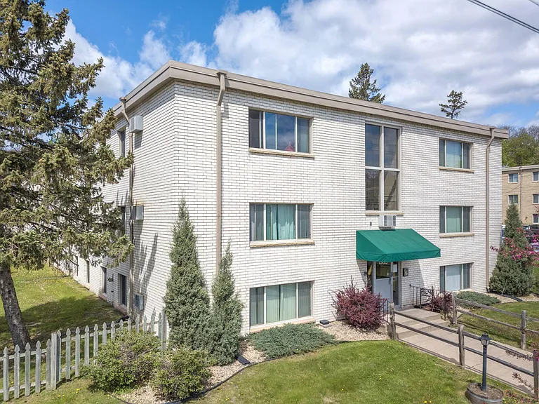 LaBlanche Apartments — Photo 19