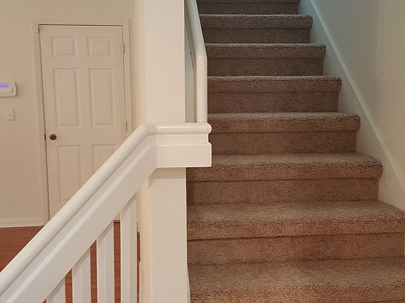 Stairwell with NEW CARPET!!!