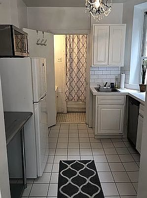 5th image of 222 W 20th St APT 15
