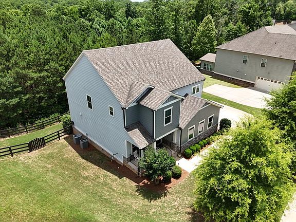 3rd image of 26 Ridgemont Way