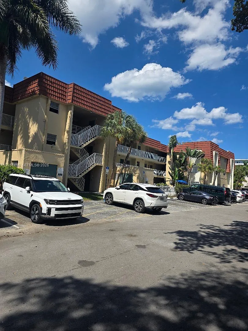 Building Photo - 1300 Moffett St #107