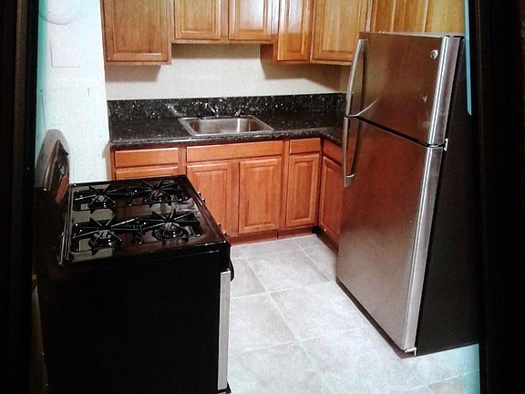2nd image of 521 Thornton Ave