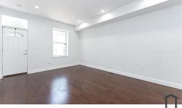 3 bed, $1,950 — Photo 2