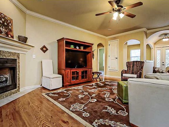 2nd image of 5 Bardon Ln