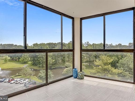 5th image of 15101 Interlachen Dr #1-611