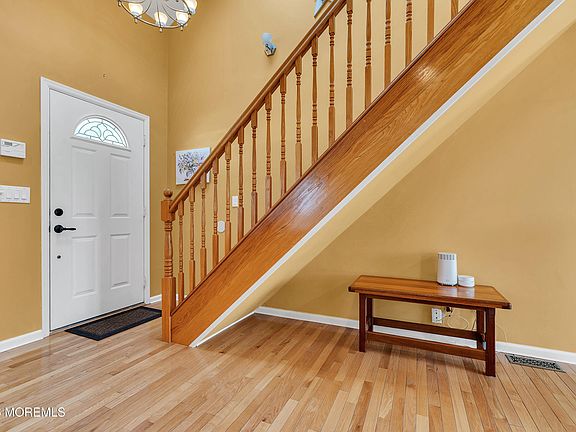 4th image of 942 Neville Street