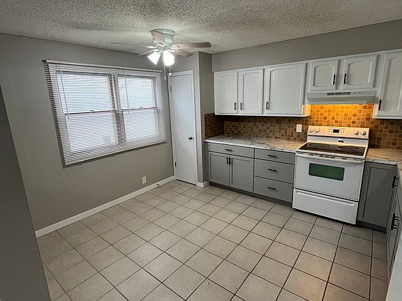 4th image of 1125 A St #3
