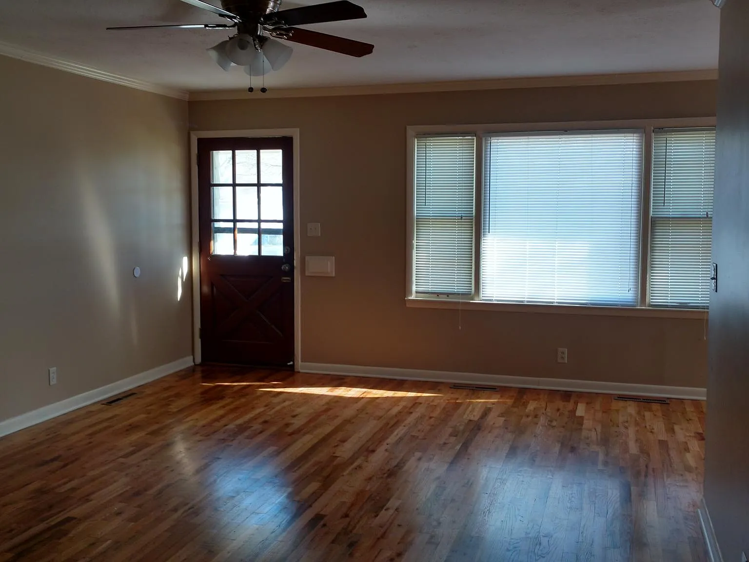 5 bed, 2000 sqft, $2,925 — Photo 3