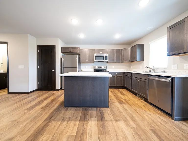 568 4th Circle Dr SE — Photo 4
