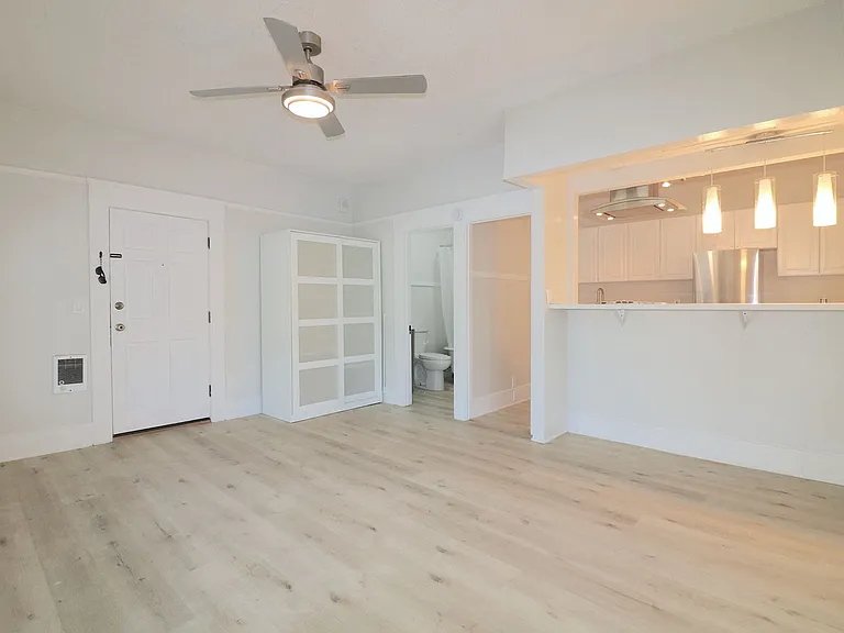 2142 5th Ave — Photo 22