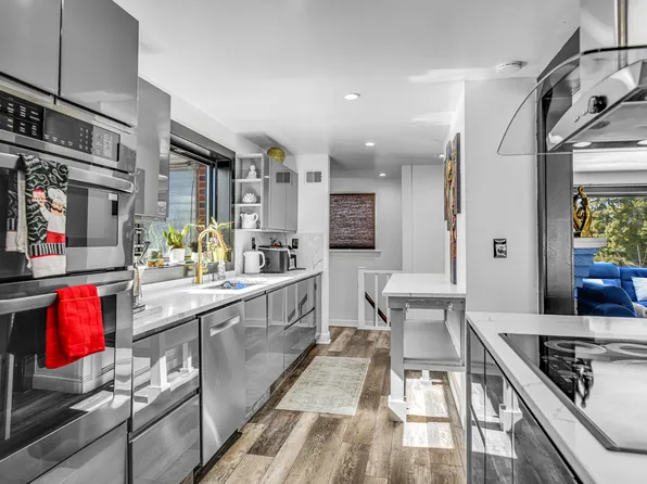 4420 Village Dr, Fairfax, VA 22030