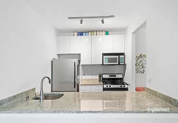 3rd image of 350 Albany St APT 3H