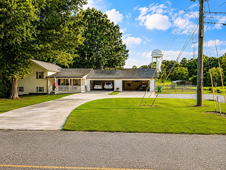 483 Whispering Oaks Dr — Photo 1