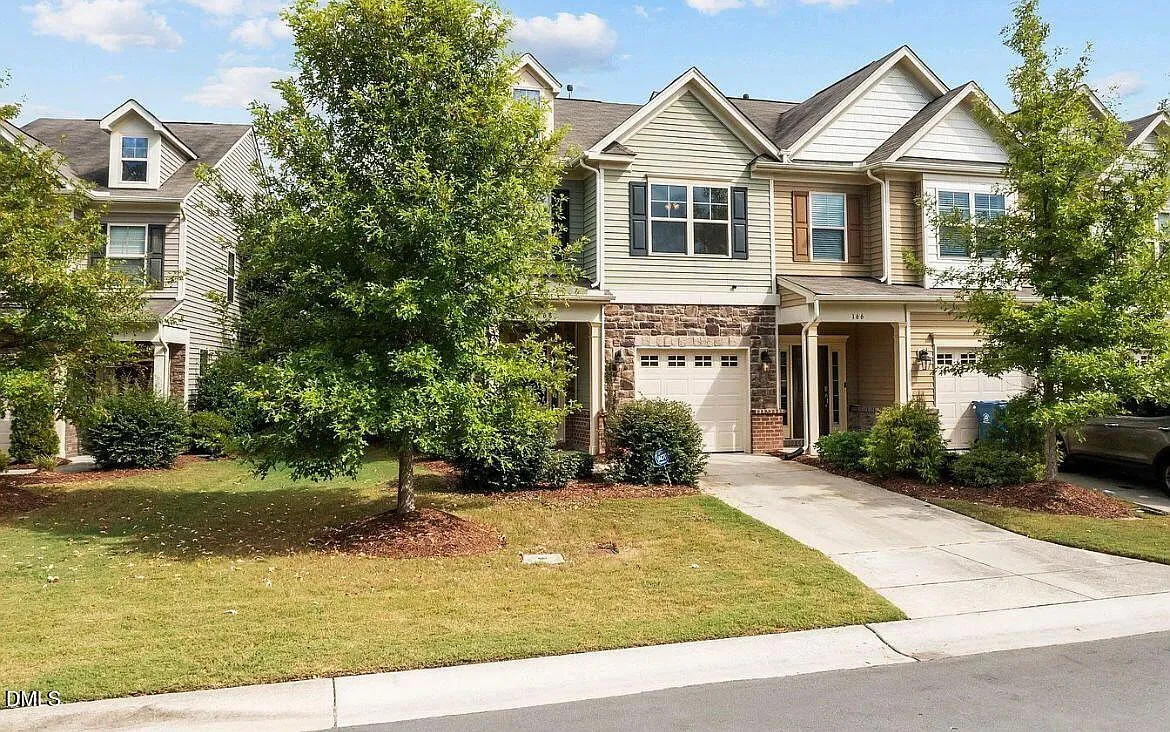 3 bed, 2.5 bath, $2,095 — Photo 2