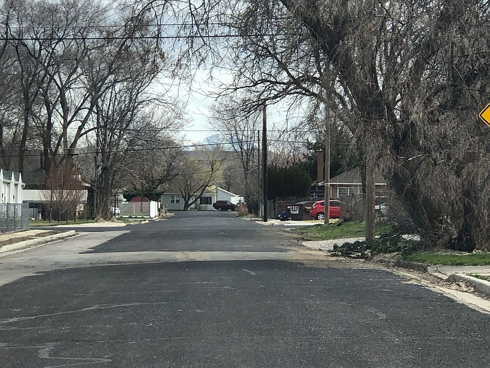 2nd image of 2750 S Cyprus Ln