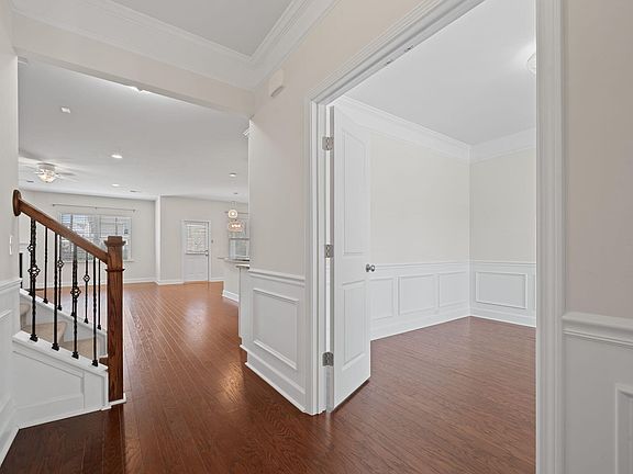 5th image of 310 Silent Bluff Dr
