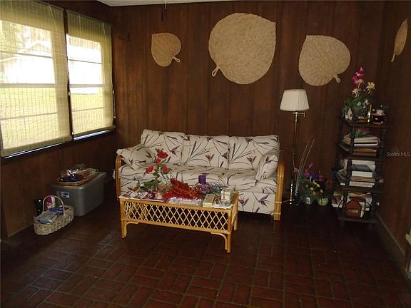4th image of 409 Lakeshore Dr