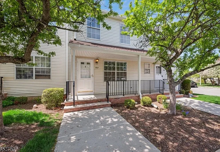 907 Wetherburn Ct — Photo 1