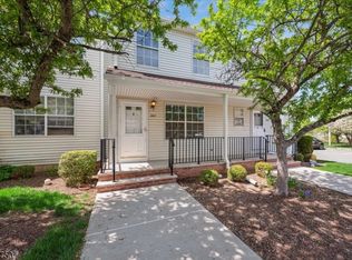 907 Wetherburn Ct, Flemington, NJ 08822