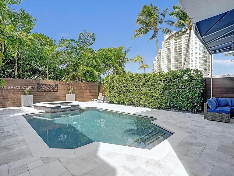 453 SW 5th Ave — Photo 79